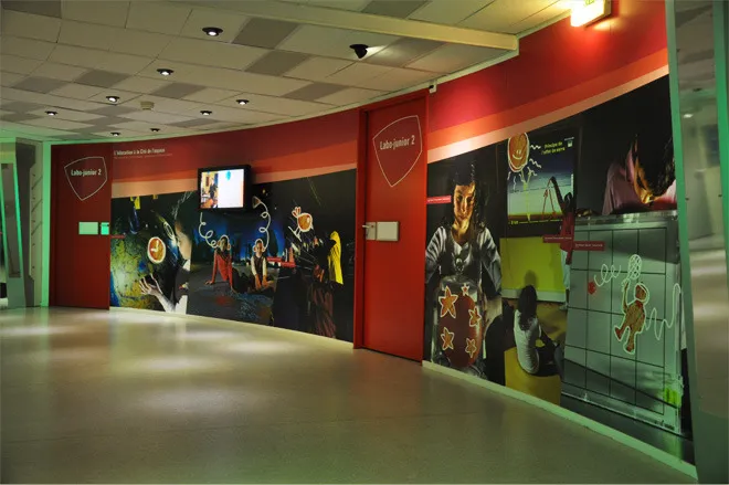 Mural scenography city of space
