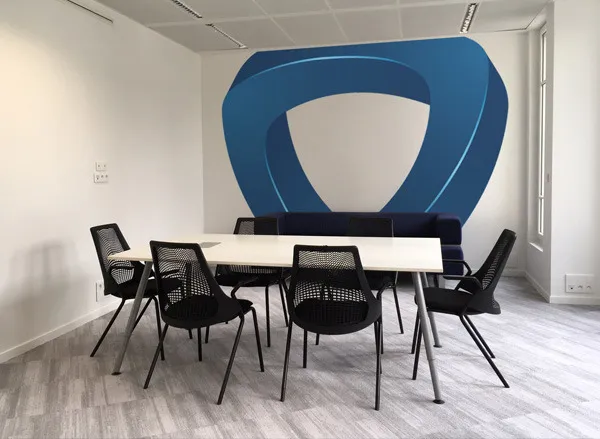 Creation wall decoration fresco Mirakl logo meeting room by cubedesigners